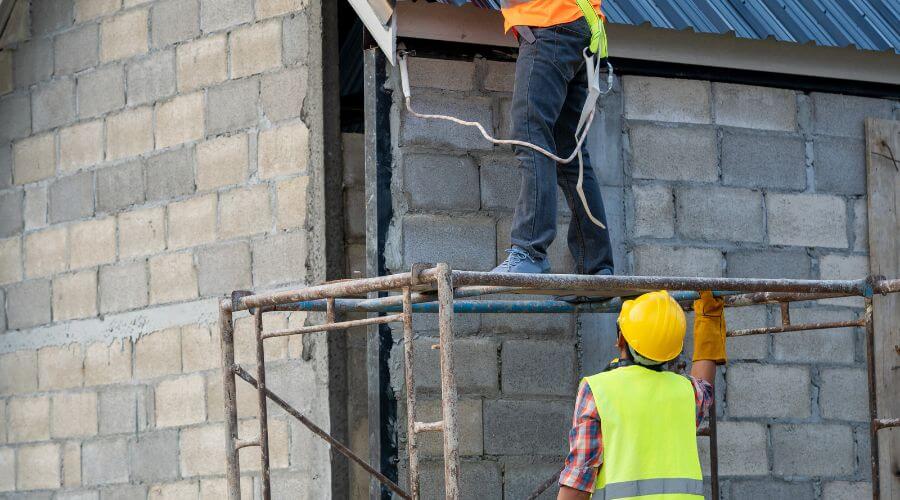 Professional gutter cleaning in Saint Hedwig, TX